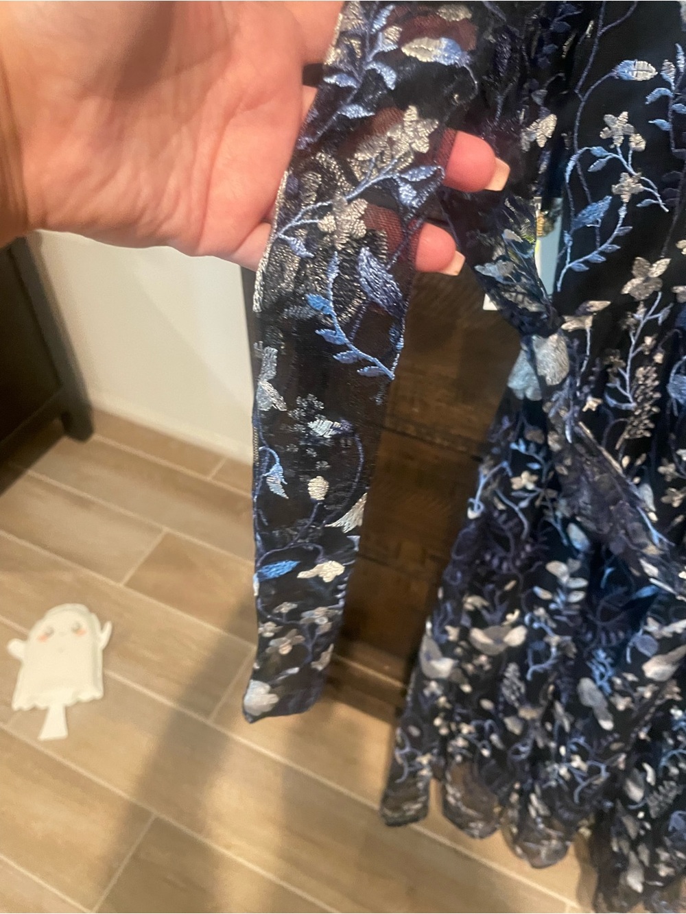 Kensie Navy Blue and White Floral V-Neck Midi Dress - Picture 10 of 15
